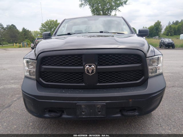 3C6JR7AG2NG233967 RAM 1500 Classic Tradesman 4x4 6&#039;4 Box