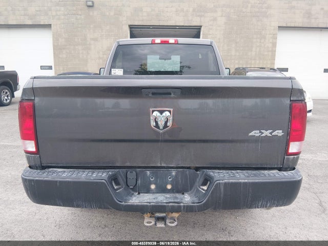 3C6JR7AG2NG233967 RAM 1500 Classic Tradesman 4x4 6&#039;4 Box