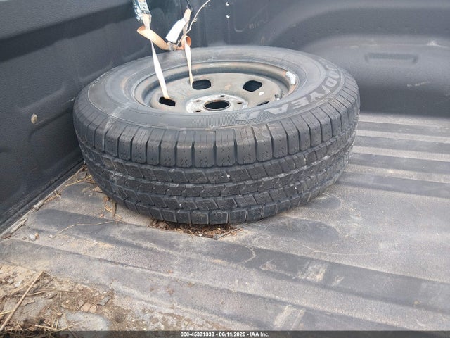 3C6JR7AG2NG233967 RAM 1500 Classic Tradesman 4x4 6&#039;4 Box