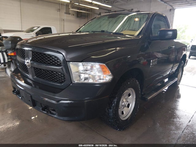 3C6JR7AG2NG233967 RAM 1500 Classic Tradesman 4x4 6&#039;4 Box