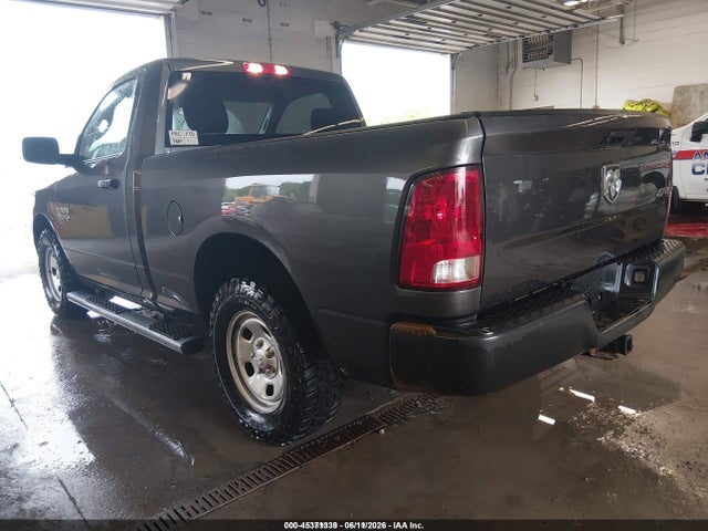 3C6JR7AG2NG233967 RAM 1500 Classic Tradesman 4x4 6&#039;4 Box
