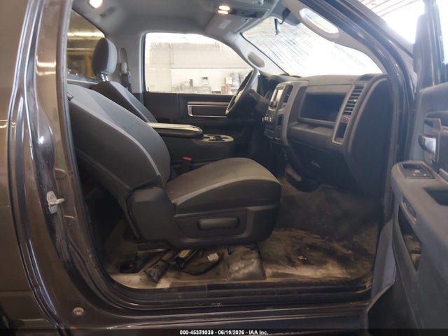 2022 Ram 1500 Classic Tradesman  4x4 6'4 Box მანქანა იყიდება აუქციონზე, vin: 3C6JR7AG2NG233967, აუქციონის ნომერი: 45371339