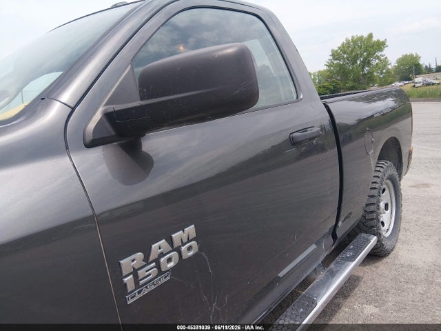 3C6JR7AG2NG233967 RAM 1500 Classic Tradesman 4x4 6&#039;4 Box