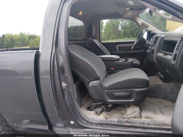 3C6JR7AG2NG233967 RAM 1500 Classic Tradesman 4x4 6&#039;4 Box
