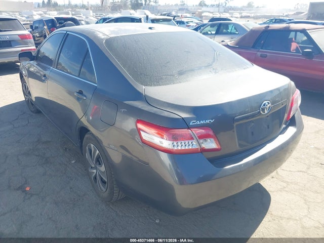 45371466 :رقم المزاد ، 4T4BF3EK8BR117647 vin ، 2011 Toyota Camry Le مزاد بيع