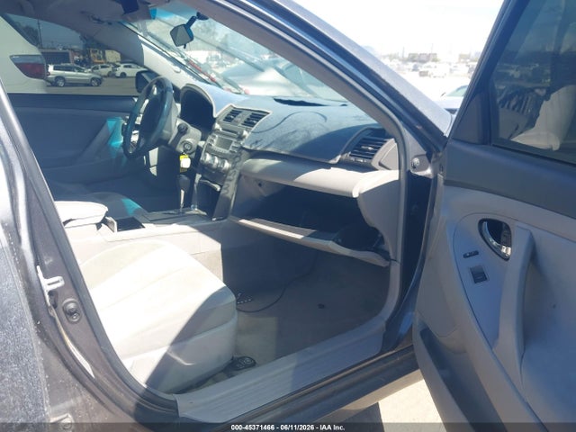 45371466 :رقم المزاد ، 4T4BF3EK8BR117647 vin ، 2011 Toyota Camry Le مزاد بيع