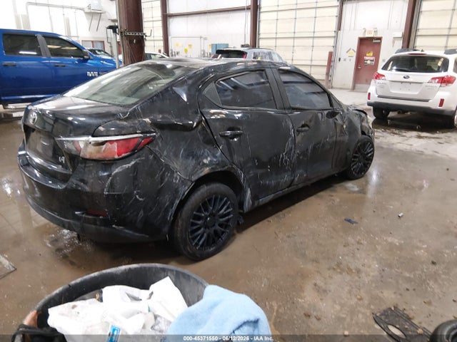 3MYDLBYV0JY320786 Toyota YARIS IA
