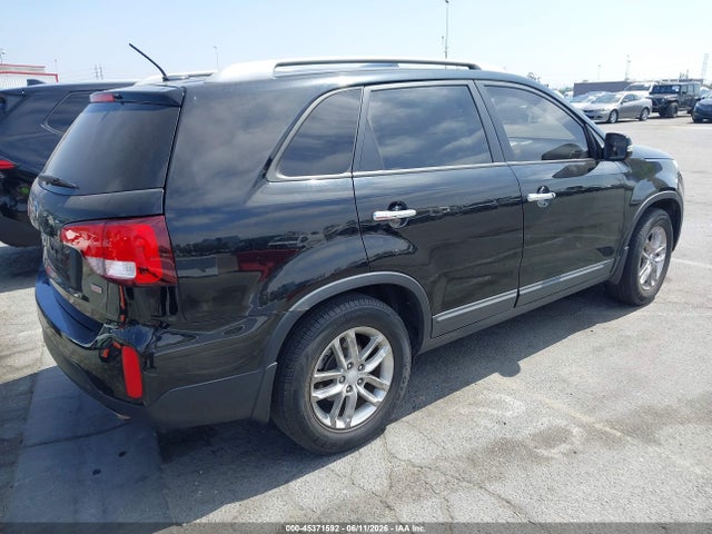 KIA SORENTO LX 2015 5XYKT3A67FG660415 Image 4