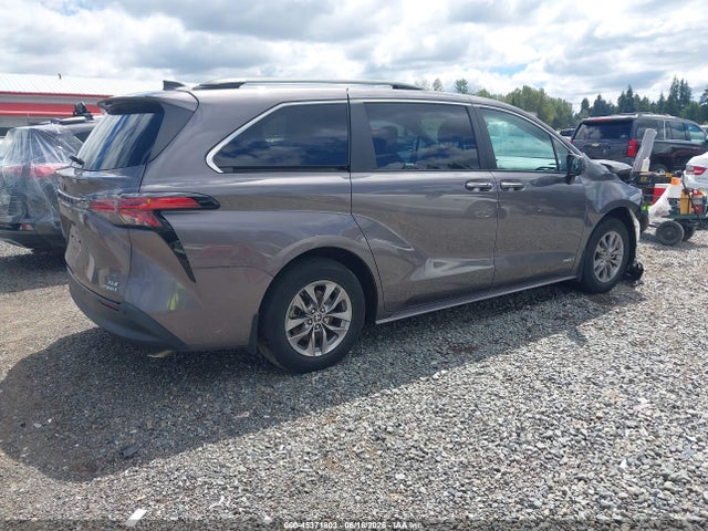 Toyota SIENNA XLE 2021 5TDJSKFC2MS015601 Image 4