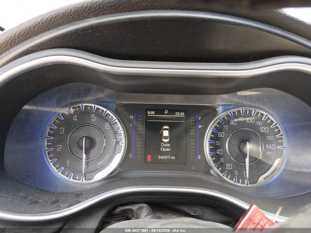 Продажа на аукционе авто 2015 Chrysler 200 Limited, vin: 1C3CCCAB6FN596883, номер лота: 45371891