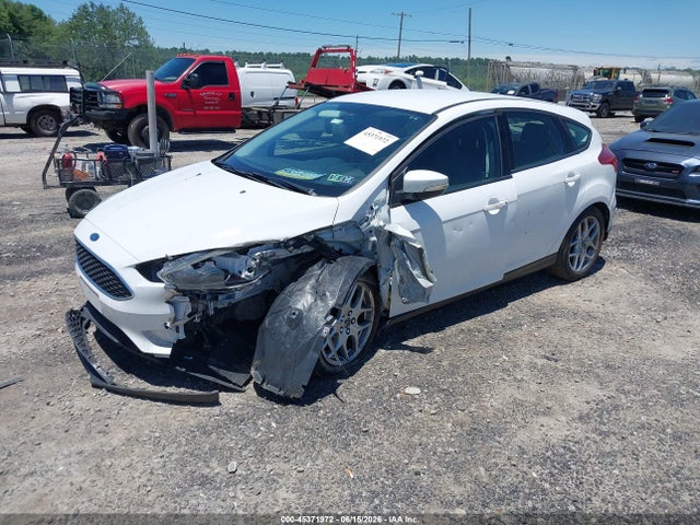 Ford FOCUS SE 2015 1FADP3K2XFL318508 Image 2