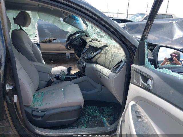 45372011 :رقم المزاد ، KM8J33A42GU069799 vin ، 2016 Hyundai Tucson Se مزاد بيع