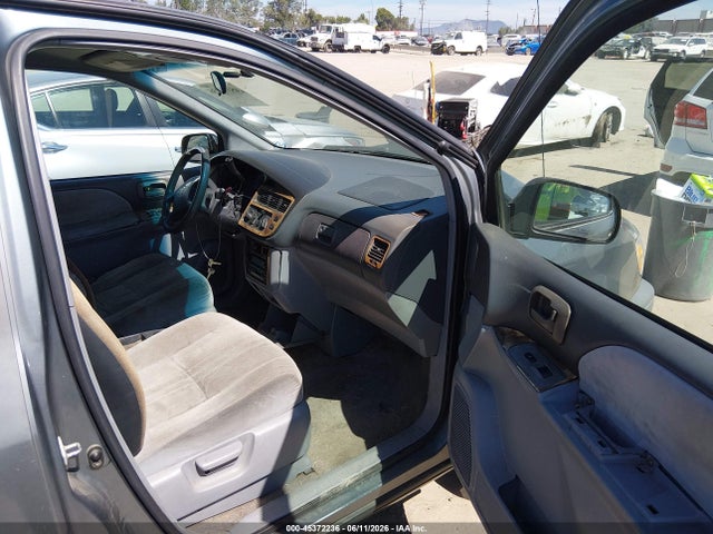 45372236 :رقم المزاد ، 4T3ZF19C6YU211123 vin ، 2000 Toyota Sienna Ce مزاد بيع