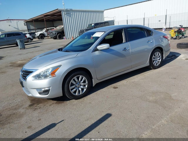 Nissan Altima 2.5 S 2015 1N4AL3AP5FC133004 Image 2