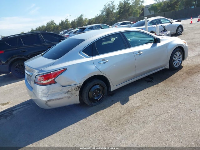 Nissan Altima 2.5 S 2015 1N4AL3AP5FC133004 Image 4