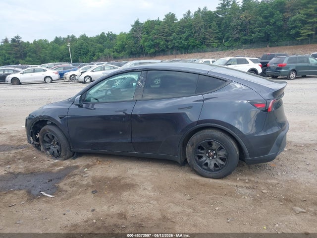 Tesla Model Y 2026 7SAYGDEDXTA590330 Image 13