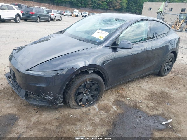 Tesla Model Y 2026 7SAYGDEDXTA590330 Image 2