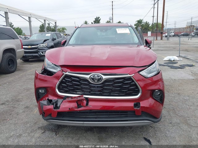Toyota Highlander Hybrid Platinum 2025 5TDEBRCH4SS653064 Image 13