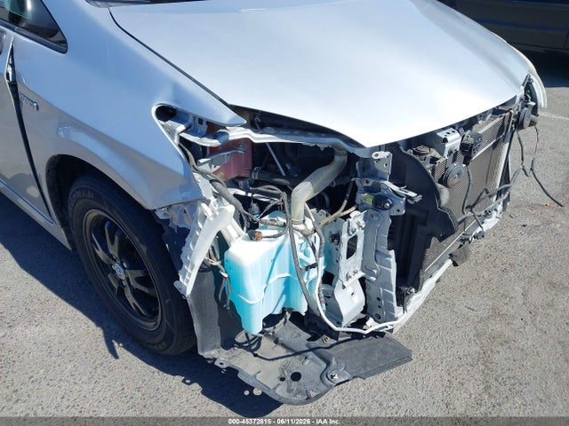 Toyota Prius Two 2014 JTDKN3DU1E0388954 Image 19