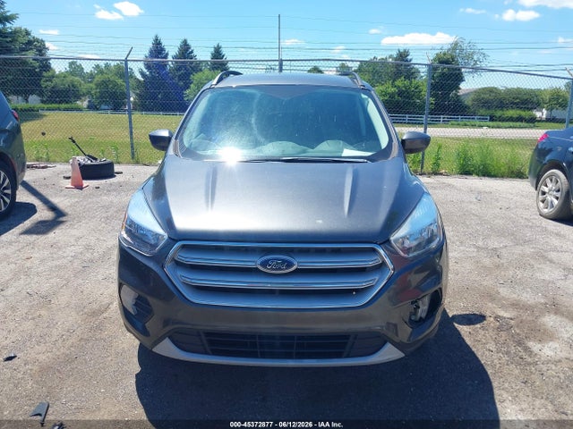 45372877 :رقم المزاد ، 1FMCU0GD5JUD49056 vin ، 2018 Ford Escape Se مزاد بيع