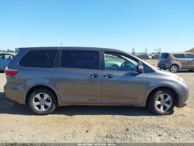 5TDZK3DC0FS613264 Toyota Sienna L 7 Passenger
