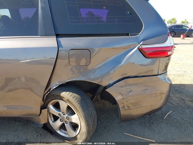5TDZK3DC0FS613264 Toyota Sienna L 7 Passenger