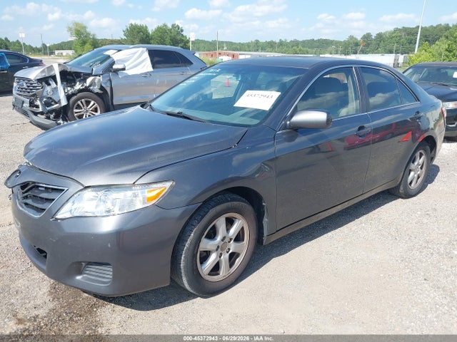 45372943 :رقم المزاد ، 4T1BF3EK3AU102482 vin ، 2010 Toyota Camry Le مزاد بيع