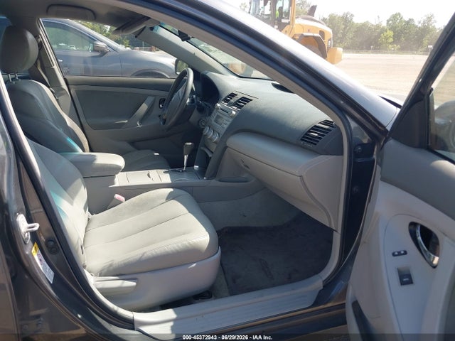 45372943 :رقم المزاد ، 4T1BF3EK3AU102482 vin ، 2010 Toyota Camry Le مزاد بيع
