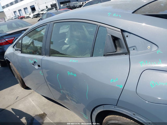 Toyota Prius Le 2026 JTDACAAU8T3081013 Image 15