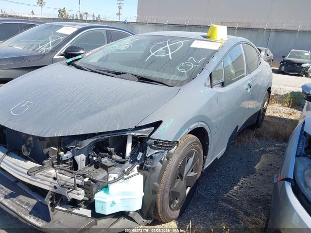 Toyota Prius Le 2026 JTDACAAU8T3081013 Image 2