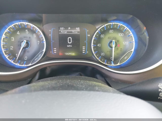 45373311 :رقم المزاد ، 2C4RC1DG0LR176262 vin ، 2020 Chrysler Voyager Lxi مزاد بيع
