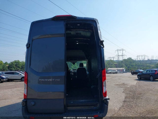 Ford Transit-250 2018 1FTYR2XM7JKA33791 Image 17