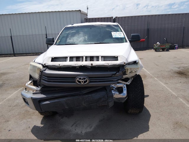 5TFRY5F13EX147585 Toyota Tundra Sr5 5.7l V8