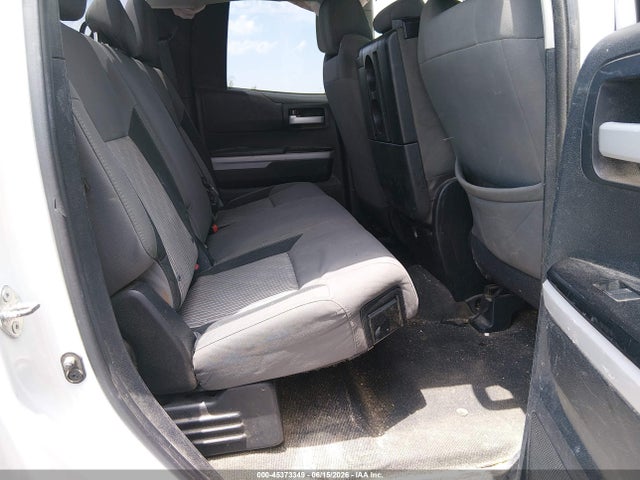 5TFRY5F13EX147585 Toyota Tundra Sr5 5.7l V8