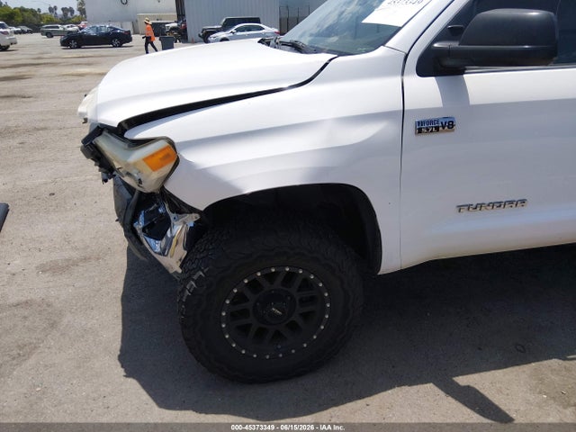5TFRY5F13EX147585 Toyota Tundra Sr5 5.7l V8