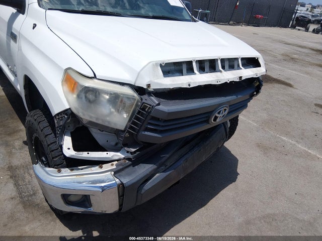 5TFRY5F13EX147585 Toyota Tundra Sr5 5.7l V8