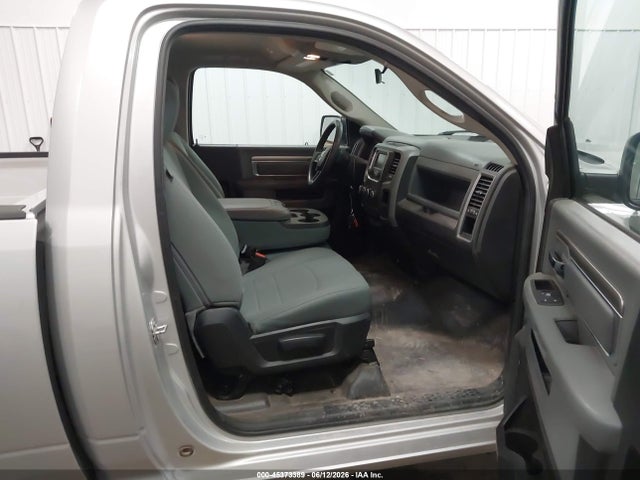 3C6JR6DG2KG511185 RAM 1500 Classic Tradesman 4x2 8&#039; Box