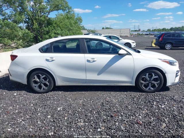 2021 Kia Forte Lxs მანქანა იყიდება აუქციონზე, vin: 3KPF24AD3ME399027, აუქციონის ნომერი: 45373511