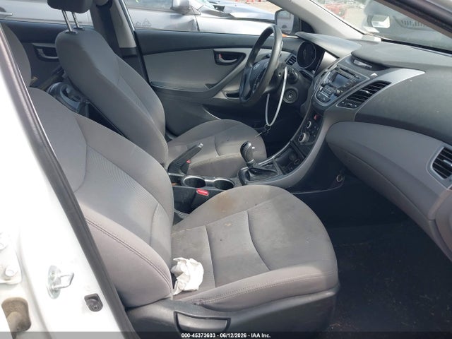 2016 Hyundai Elantra Se მანქანა იყიდება აუქციონზე, vin: 5NPDH4AE4GH765818, აუქციონის ნომერი: 45373603