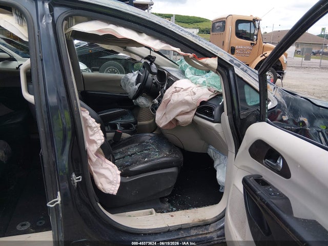 45373624 :رقم المزاد ، 2C4RC1BG5KR738111 vin ، 2019 Chrysler Pacifica Touring L مزاد بيع