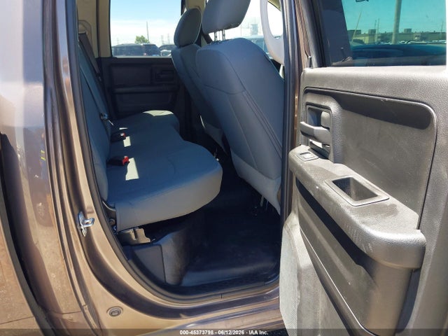 45373798 :رقم المزاد ، 1C6RR6FG4KS647794 vin ، 2019 Ram 1500 Classic Tradesman  4x2 6'4 Box مزاد بيع