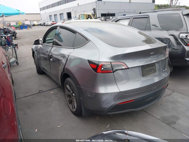Auction sale of the 2025 Tesla Model Y Long Range Dual Motor All-wheel Drive, vin: 7SAYGAEE9SF248618, lot number: 45373899