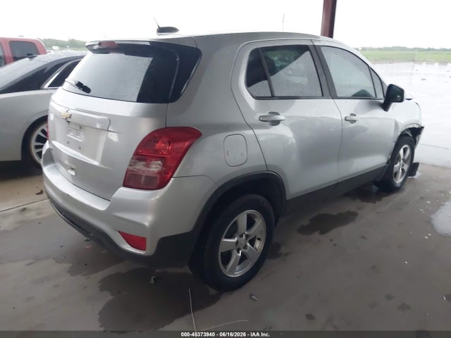 Chevrolet TRAX LS 2018 KL7CJKSB8JB632882 Image 4