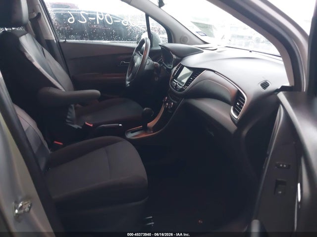 Chevrolet TRAX LS 2018 KL7CJKSB8JB632882 Image 5