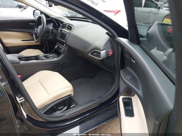 SAJAD4BG6HA954690 Jaguar Xe 25t Premium