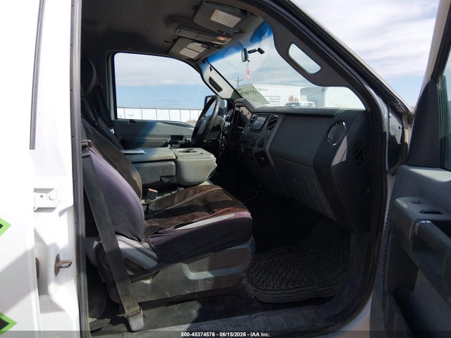 1FD8W3HT9GEC24099 Ford F-350 Chassis Xlt