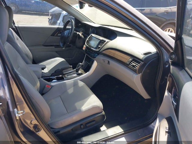 1HGCR3F9XHA004431 Honda Accord Touring V6