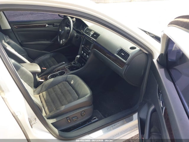 2015 Volkswagen Passat 2.0l Tdi Sel Premium მანქანა იყიდება აუქციონზე, vin: 1VWCV7A35FC028753, აუქციონის ნომერი: 45375485