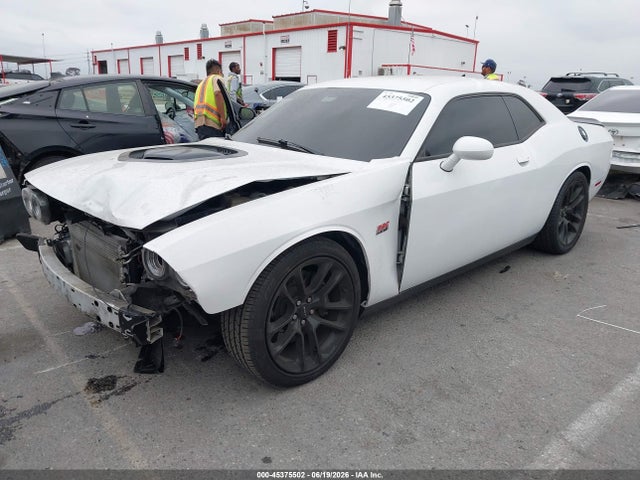 Dodge Challenger 392 Hemi Scat Pack Shaker 2018 2C3CDZFJ4JH111447 Image 2