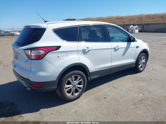 45375645 :رقم المزاد ، 1FMCU0G92HUE24222 vin ، 2017 Ford Escape Se مزاد بيع